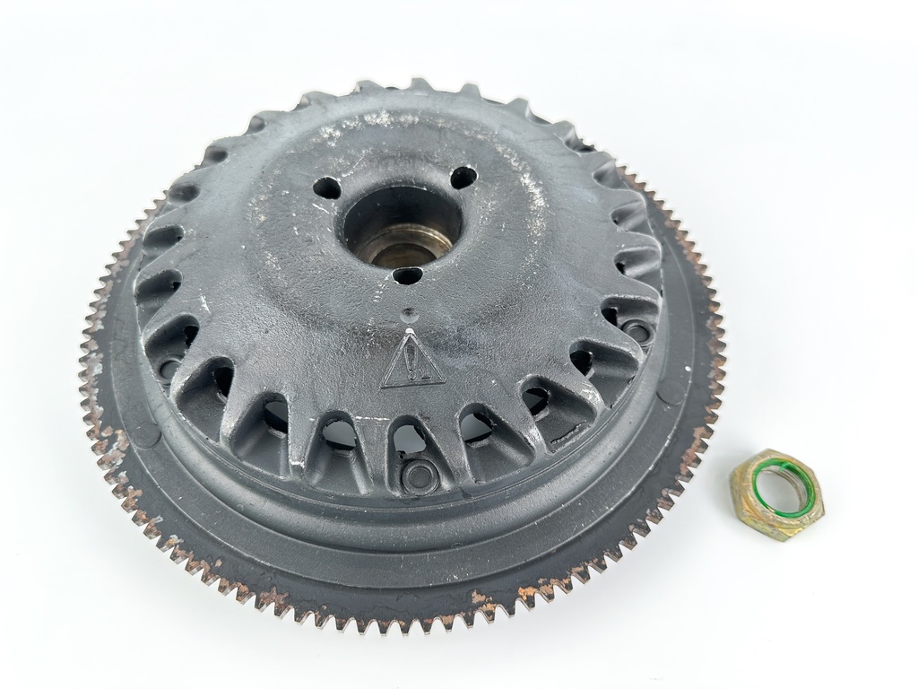 2002 Evinrude 200 HP 2 Stroke Ficht Outboard Flywheel 0586653 OEM