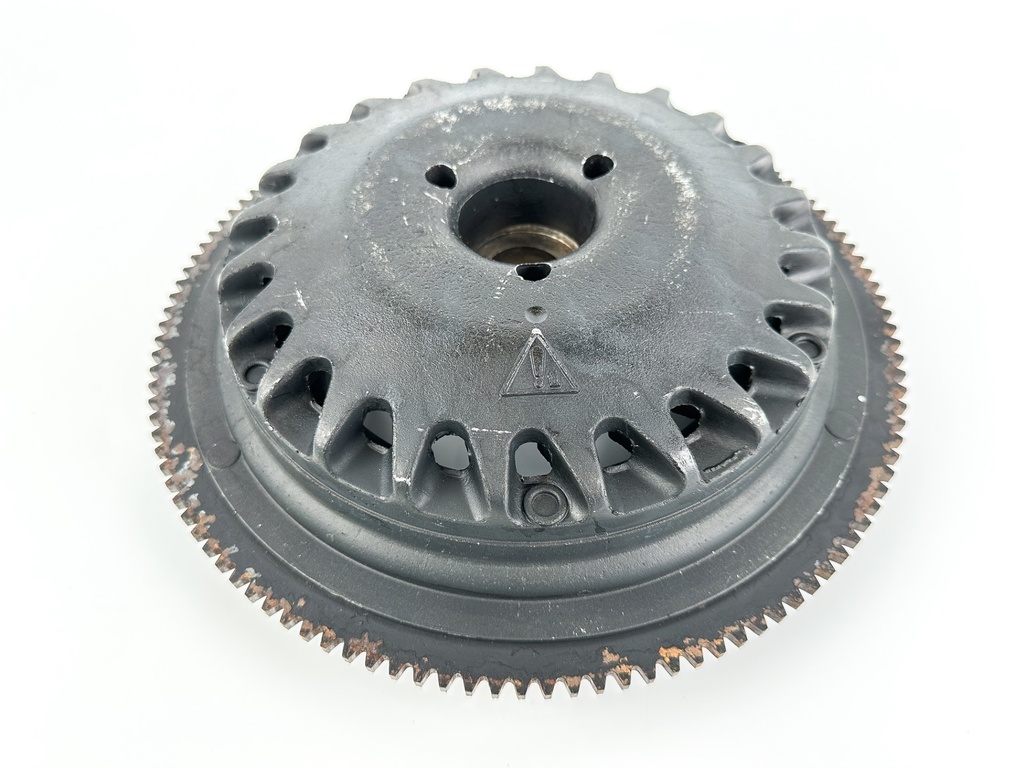 2002 Evinrude 200 HP 2 Stroke Ficht Outboard Flywheel 0586653 OEM