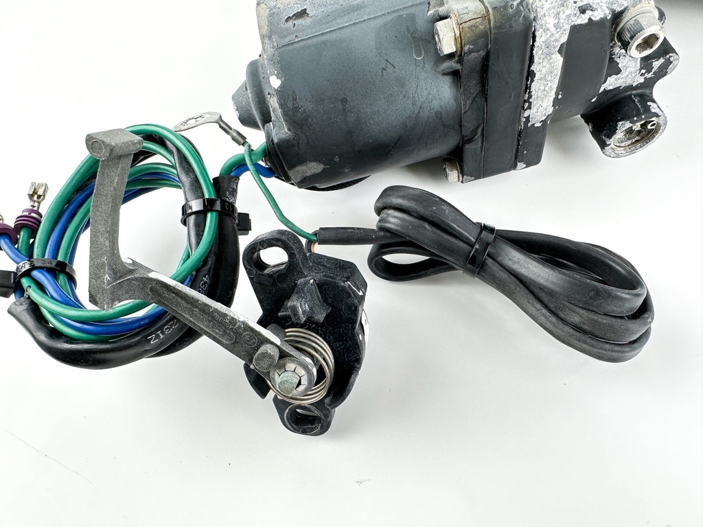 2002 Evinrude 200 HP 2 Stroke Outboard Power Trim Tilt Unit 5005115 OEM