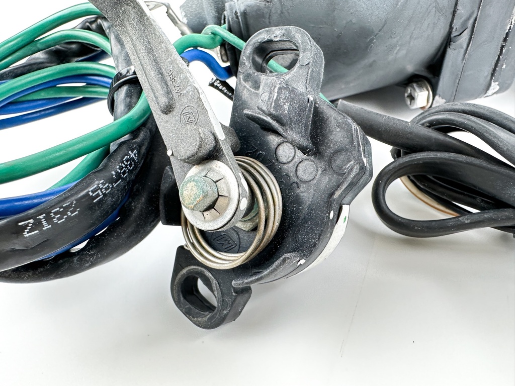 2002 Evinrude 200 HP 2 Stroke Outboard Power Trim Tilt Unit 5005115 OEM