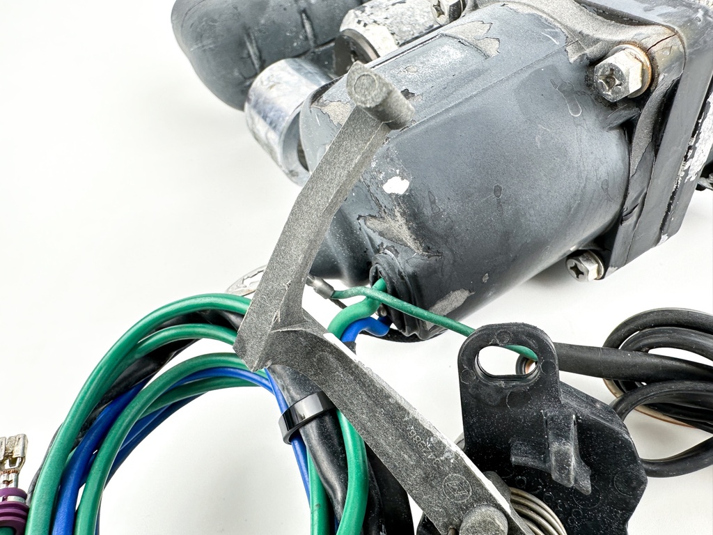 2002 Evinrude 200 HP 2 Stroke Outboard Power Trim Tilt Unit 5005115 OEM