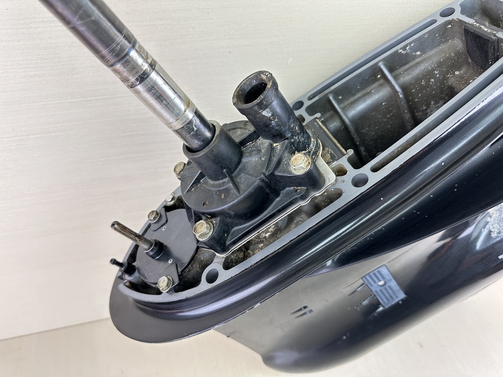 2006 Suzuki 150HP DF150 4 Stroke 25" Lower Unit Gear Case Counter 55110-93J30-0EP