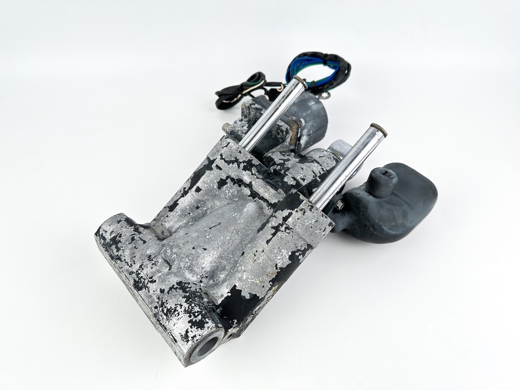 2002 Evinrude 200 HP 2 Stroke Outboard Power Trim Tilt Unit 5005115 OEM