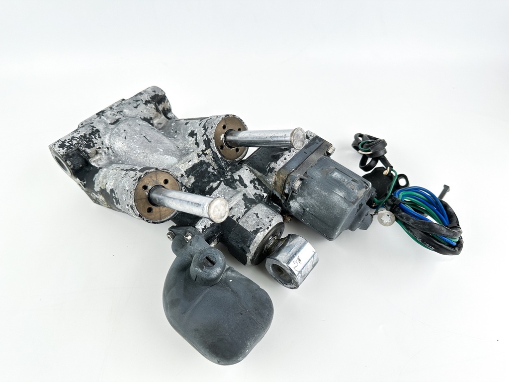 2002 Evinrude 200 HP 2 Stroke Outboard Power Trim Tilt Unit 5005115 OEM