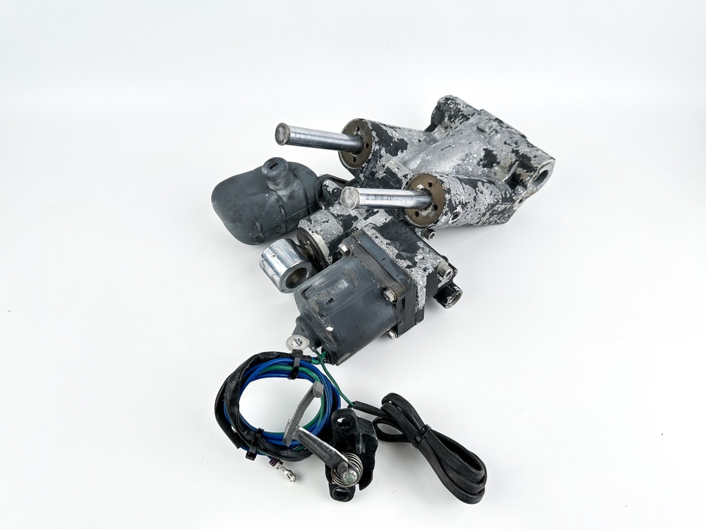 2002 Evinrude 200 HP 2 Stroke Outboard Power Trim Tilt Unit 5005115 OEM