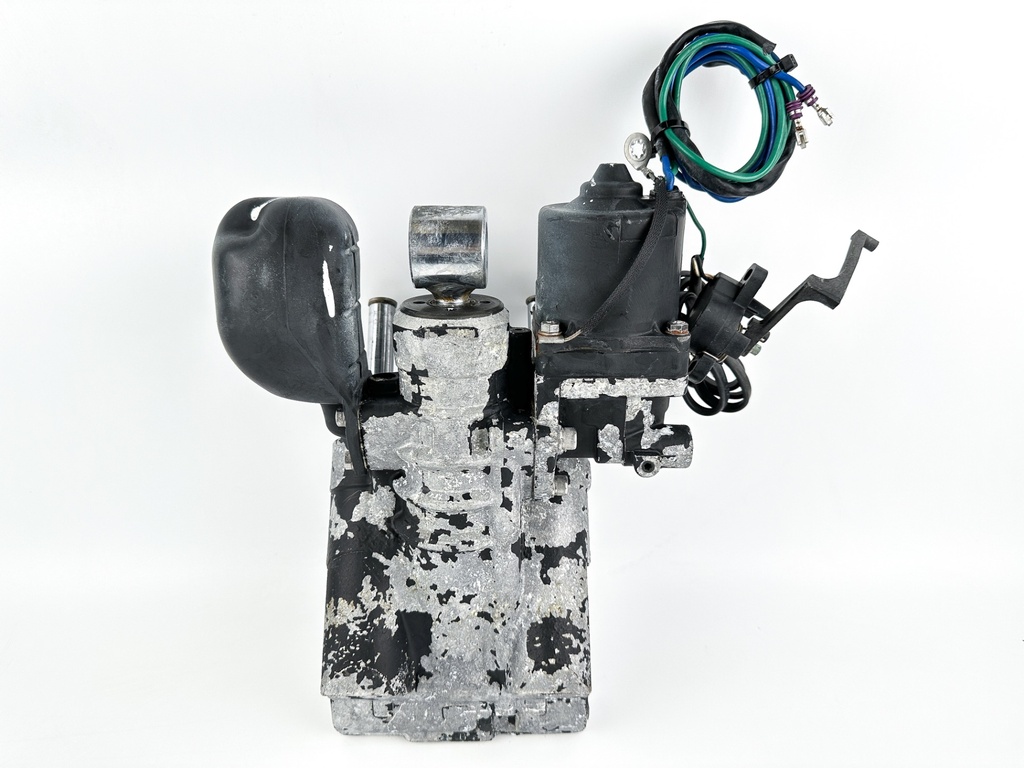 2002 Evinrude 200 HP 2 Stroke Outboard Power Trim Tilt Unit 5005115 OEM