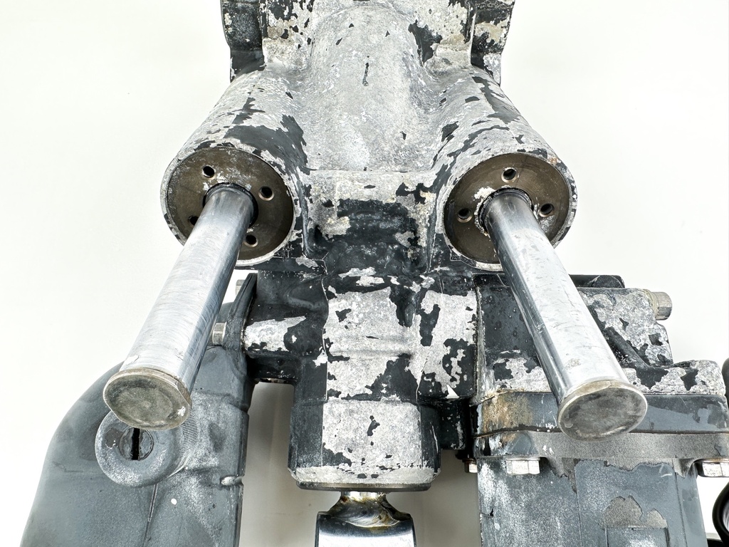 2002 Evinrude 200 HP 2 Stroke Outboard Power Trim Tilt Unit 5005115 OEM