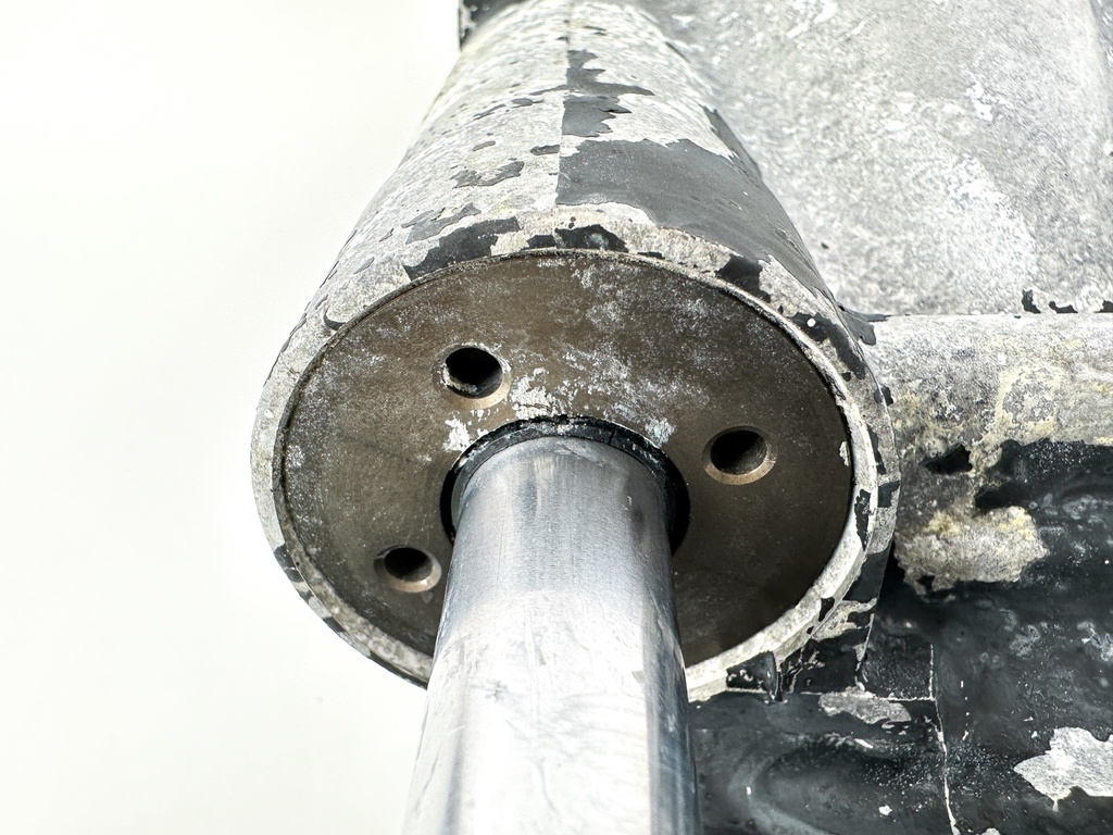 2002 Evinrude 200 HP 2 Stroke Outboard Power Trim Tilt Unit 5005115 OEM