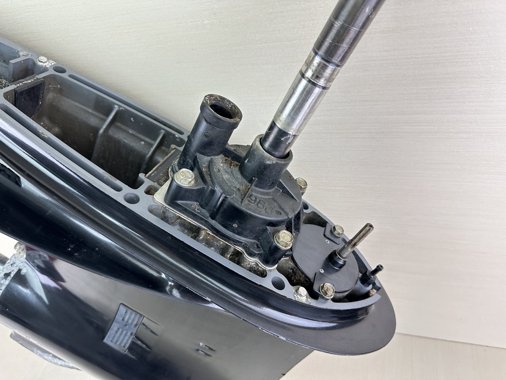 2006 Suzuki 150HP DF150 4 Stroke 25" Lower Unit Gear Case Counter 55110-93J30-0EP