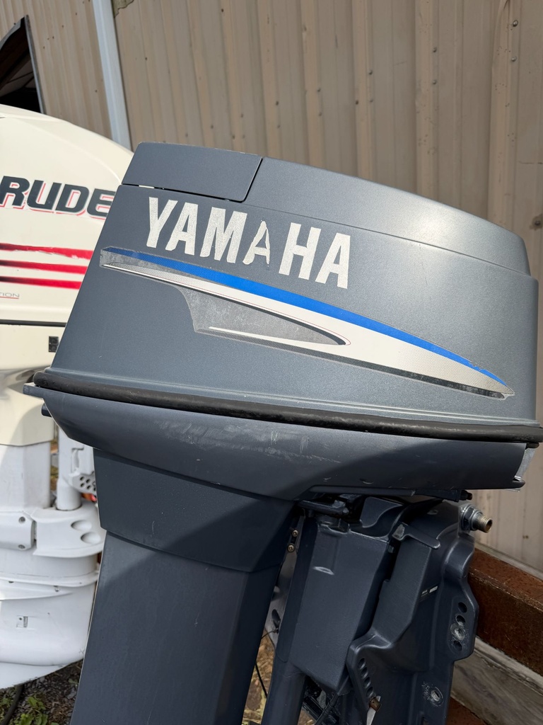 2005 Yamaha 40HP 2 Stroke Outboard Engine 20" Shaft - Good Condition