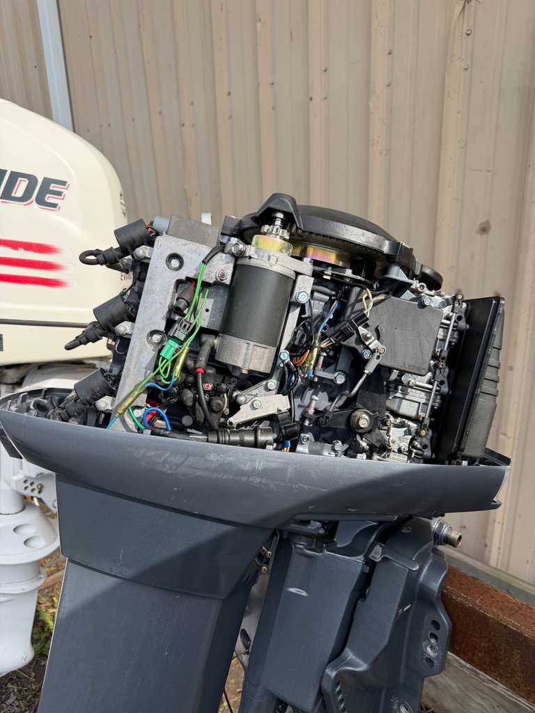 2005 Yamaha 40HP 2 Stroke Outboard Engine 20" Shaft - Good Condition