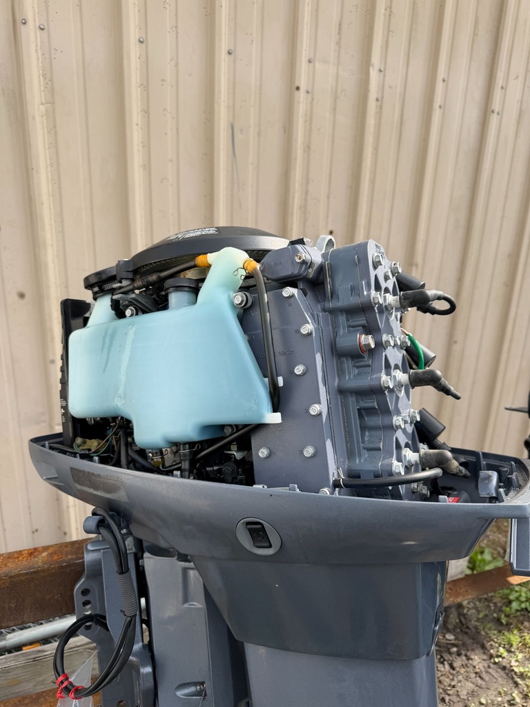 2005 Yamaha 40HP 2 Stroke Outboard Engine 20" Shaft - Good Condition