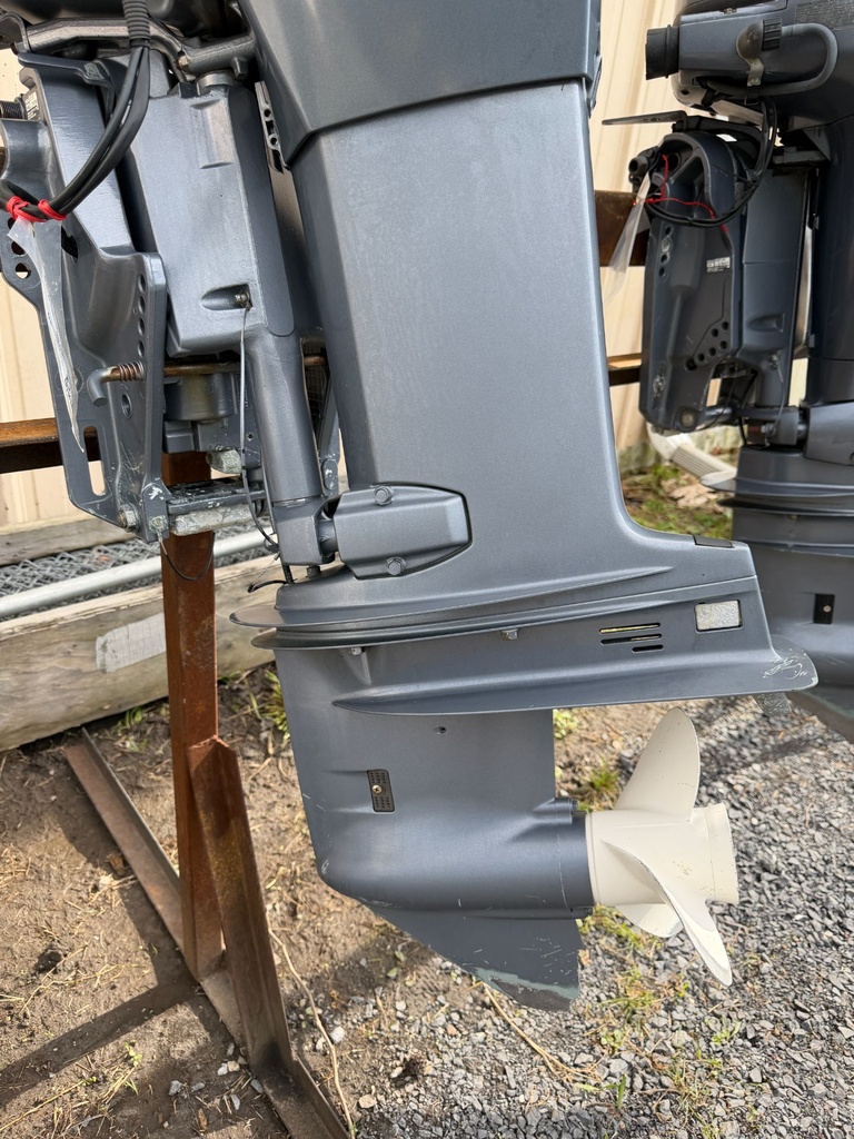 2005 Yamaha 40HP 2 Stroke Outboard Engine 20" Shaft - Good Condition