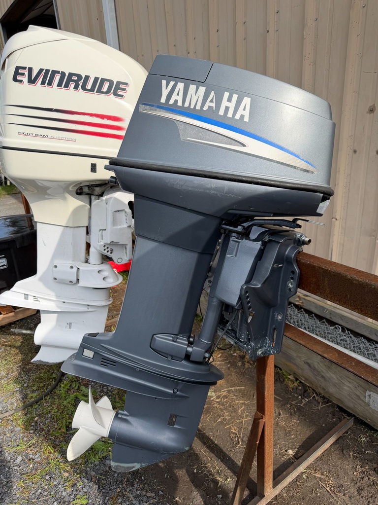 2005 Yamaha 40HP 2 Stroke Outboard Engine 20" Shaft - Good Condition