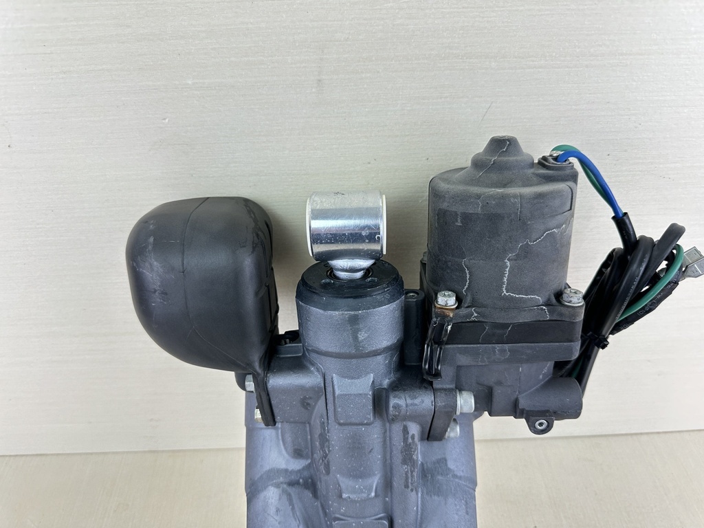 2006 Suzuki 150HP 4 Stroke Outboard Power Trim Tilt Unit Assembly 48503-96J03