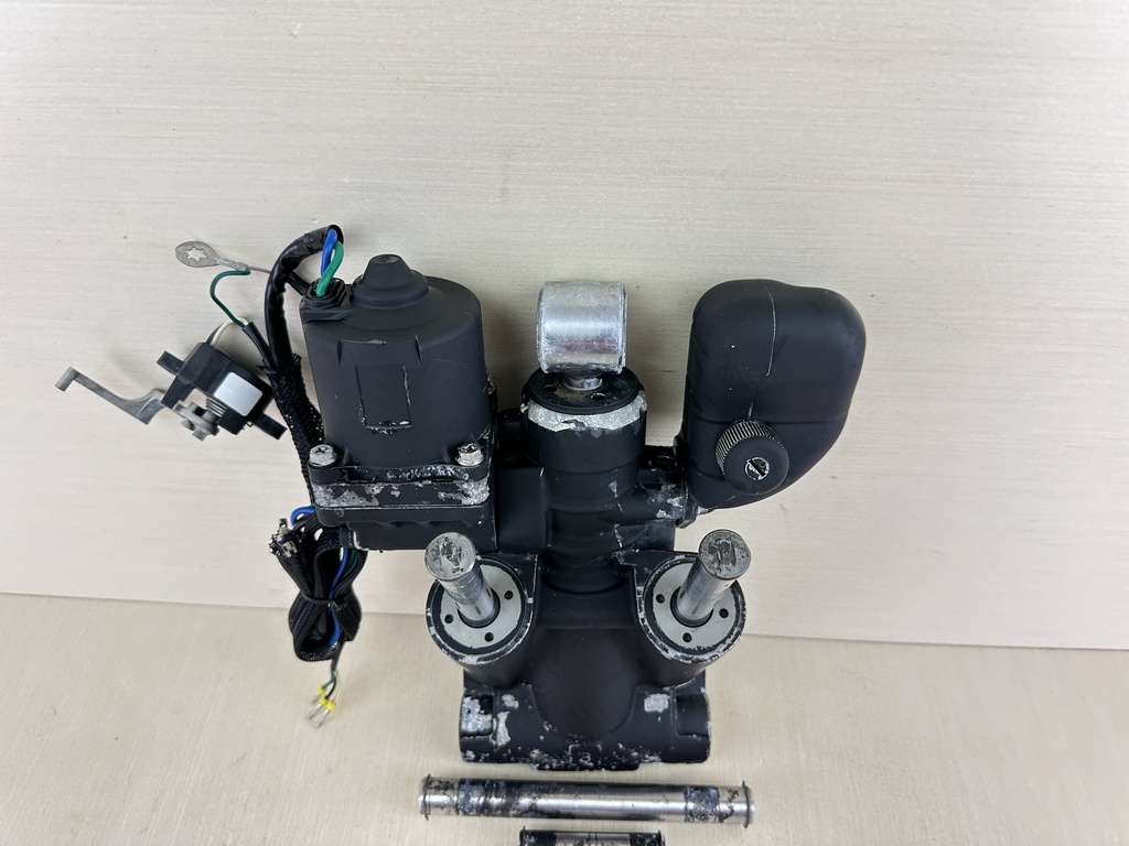 2007 Evinrude 150HP Etec 2 Stroke Outboard Power Trim & Tilt Unit Assembly 5005113