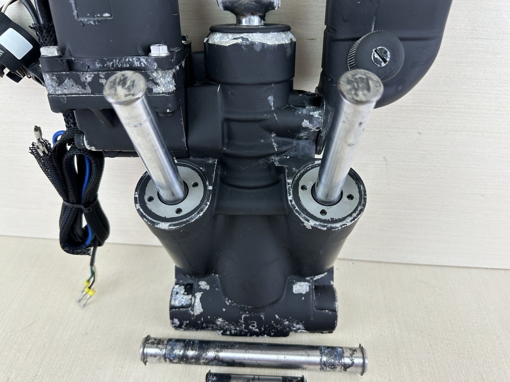 2007 Evinrude 150HP Etec 2 Stroke Outboard Power Trim & Tilt Unit Assembly 5005113