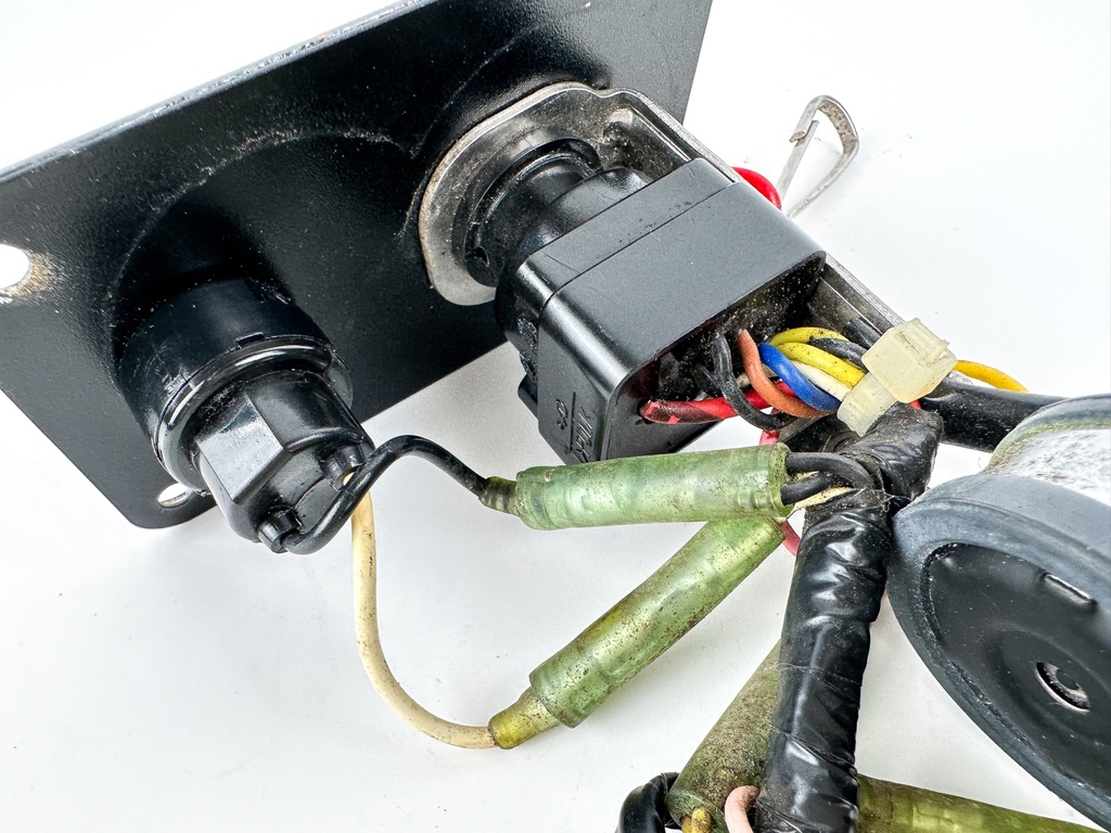 Yamaha Outboard Single Engine Key Switch W/ Key