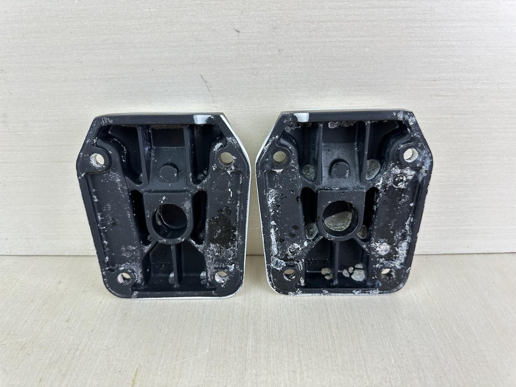 2007 Evinrude 150HP Etec 2 Stroke Outboard Lower Motor Mount Cover Set 0338741