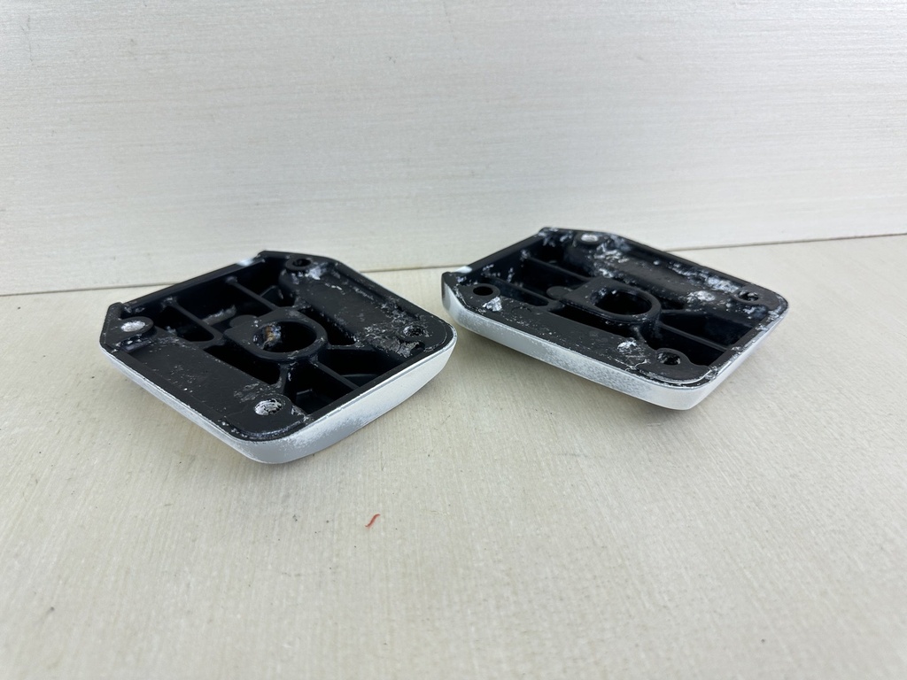 2007 Evinrude 150HP Etec 2 Stroke Outboard Lower Motor Mount Cover Set 0338741