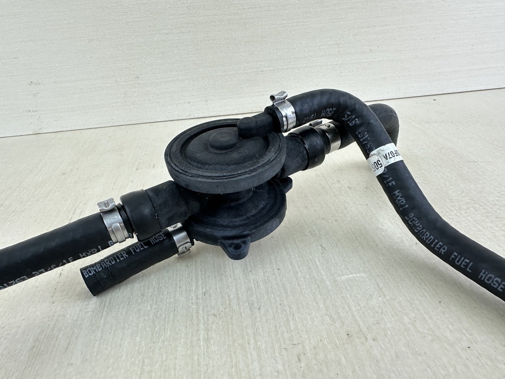 2007 Evinrude 150HP Etec 2 Stroke Outboard Fuel Lift Pump Assembly 5007174