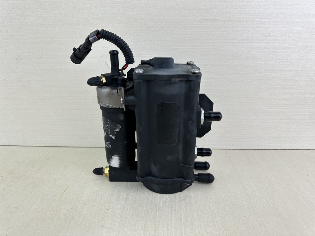 2007 Evinrude 150HP Etec 2 Stroke Outboard VST Vapor Separator Tank 5006084