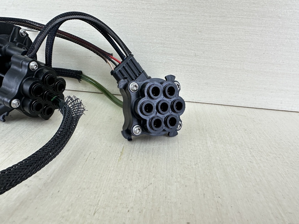 2007 Evinrude 150HP Etec 2 Stroke Outboard Oil Pump With Rear Manifold 5007306