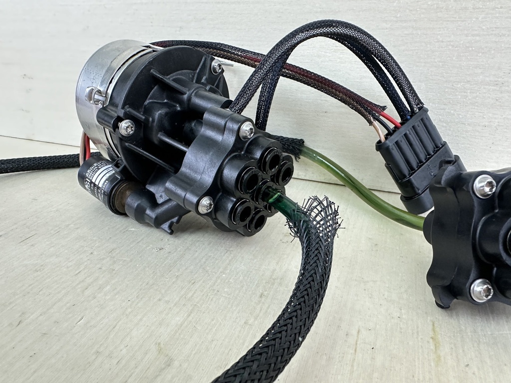 2007 Evinrude 150HP Etec 2 Stroke Outboard Oil Pump With Rear Manifold 5007306