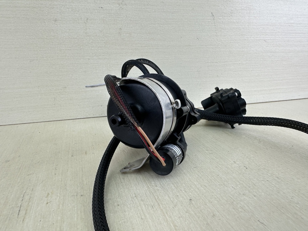 2007 Evinrude 150HP Etec 2 Stroke Outboard Oil Pump With Rear Manifold 5007306