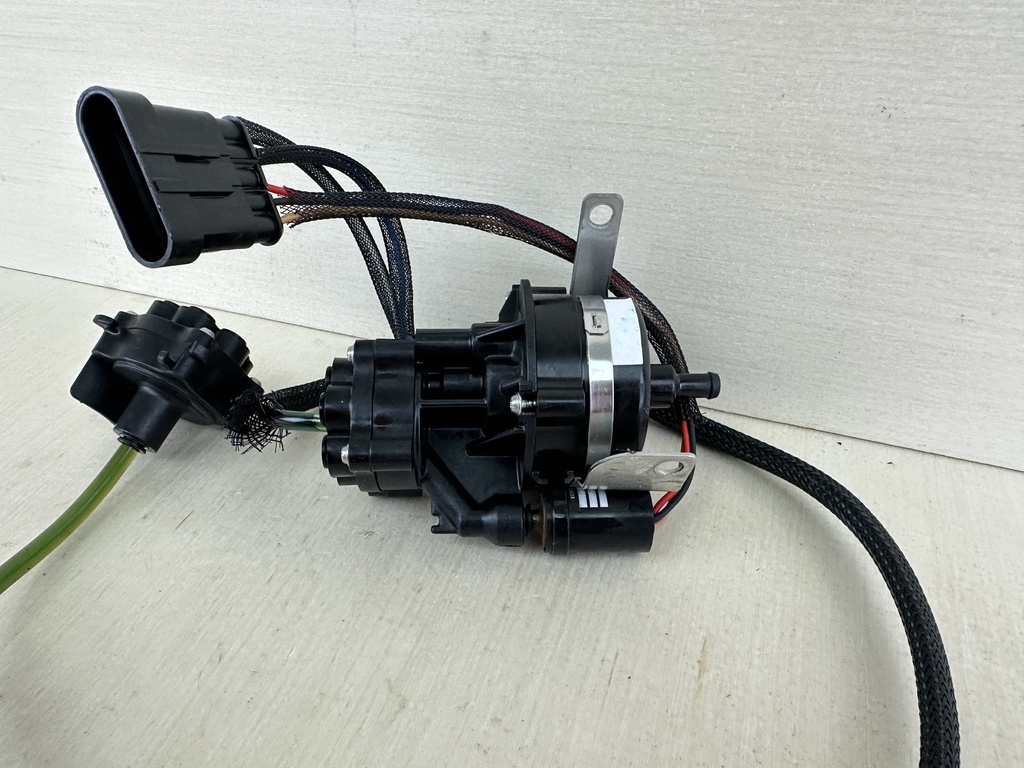 2007 Evinrude 150HP Etec 2 Stroke Outboard Oil Pump With Rear Manifold 5007306