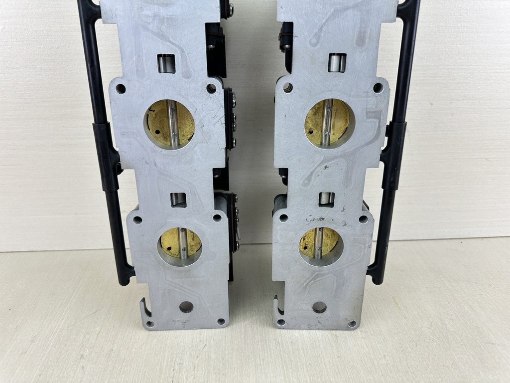 2003 Johnson Evinrude 150HP Outboard Port Starboard Caburetor Throttle Body Set