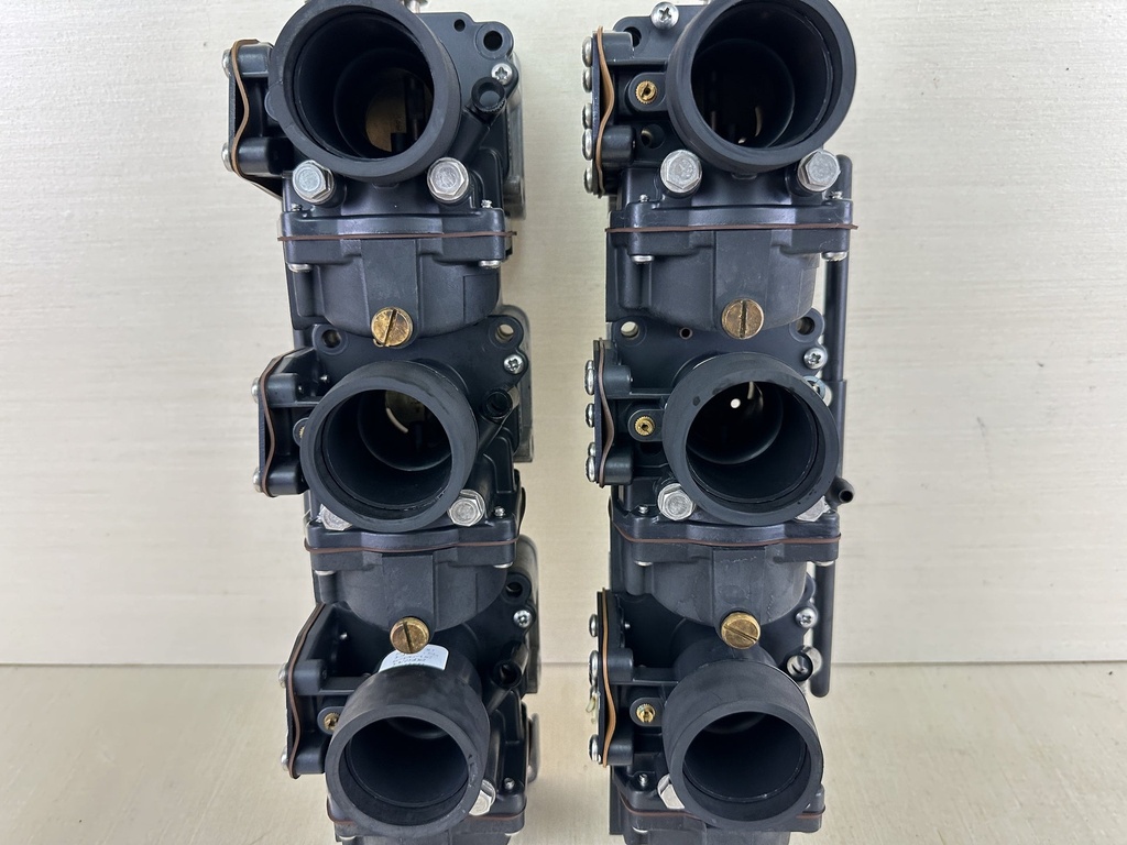 2003 Johnson Evinrude 150HP Outboard Port Starboard Caburetor Throttle Body Set