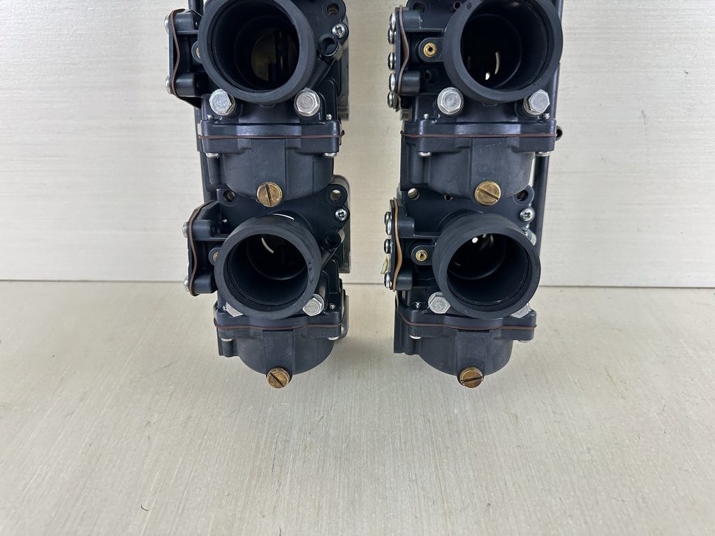 2003 Johnson Evinrude 150HP Outboard Port Starboard Caburetor Throttle Body Set