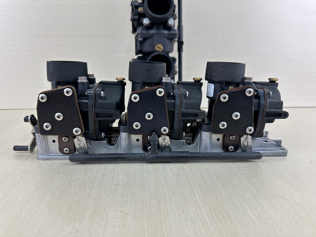 2003 Johnson Evinrude 150HP Outboard Port Starboard Caburetor Throttle Body Set