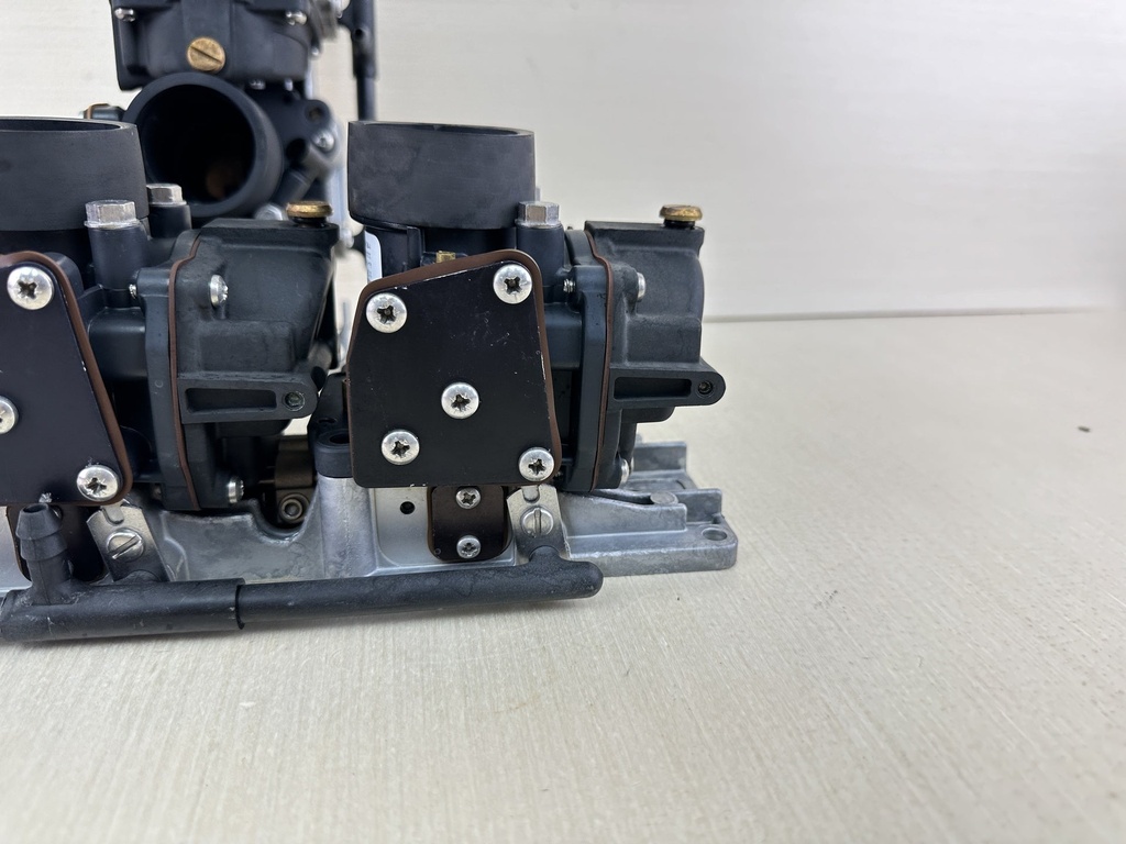 2003 Johnson Evinrude 150HP Outboard Port Starboard Caburetor Throttle Body Set