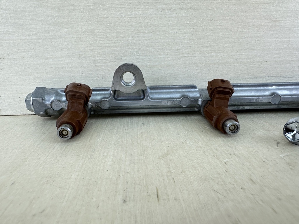 2006 Suzuki 150HP DF150 4 Stroke Outboard Fuel Injector Set With Rail 15710-96J00