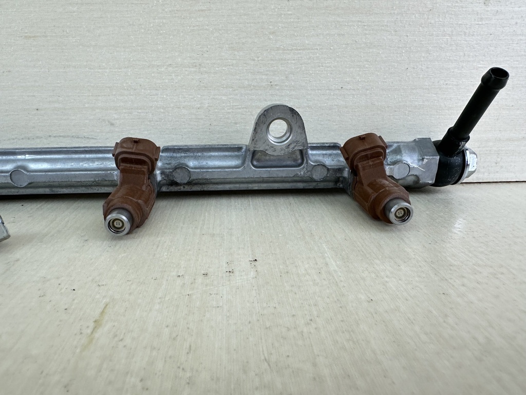 2006 Suzuki 150HP DF150 4 Stroke Outboard Fuel Injector Set With Rail 15710-96J00