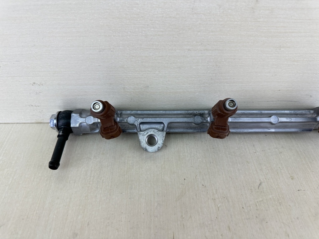 2006 Suzuki 150HP DF150 4 Stroke Outboard Fuel Injector Set With Rail 15710-96J00