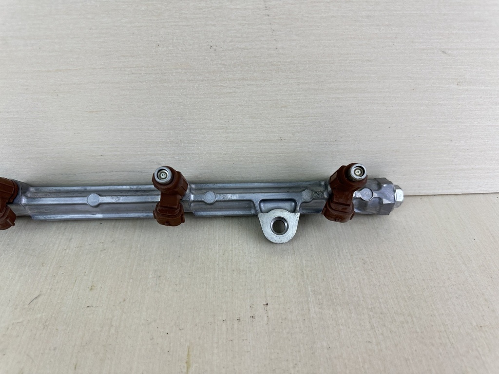 2006 Suzuki 150HP DF150 4 Stroke Outboard Fuel Injector Set With Rail 15710-96J00