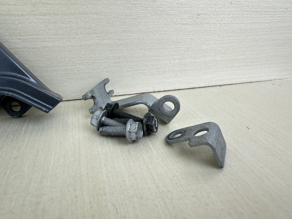 2003 Yamaha 80HP 4 Stroke Outboard Cable Cover Plate Assembly 67F-42738-00-8D