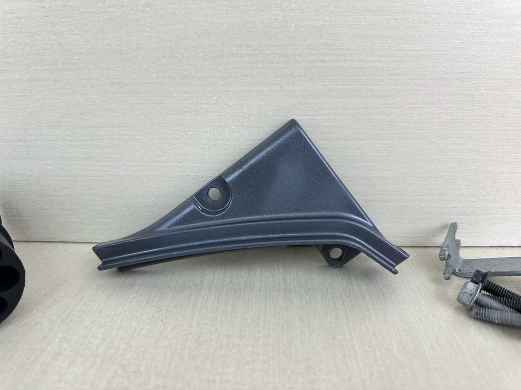 2003 Yamaha 80HP 4 Stroke Outboard Cable Cover Plate Assembly 67F-42738-00-8D