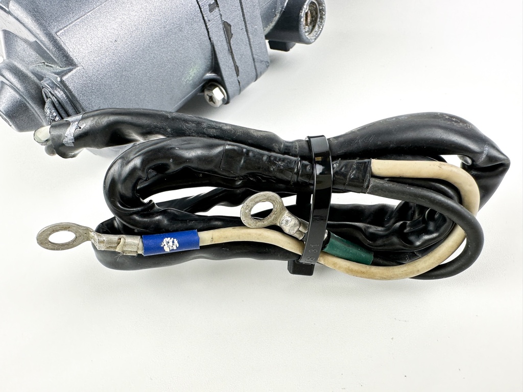 2005 Yamaha 150 HP 2 Stroke Outboard Power Trim Tilt Unit 64E-43800-02-4D OEM