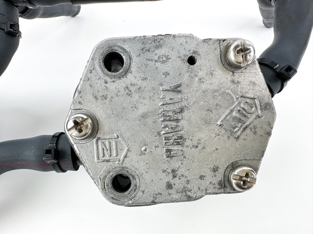 2004 Yamaha 150 HP 2 Stroke Outboard Fuel Pump 6E5-24410-03-00 OEM