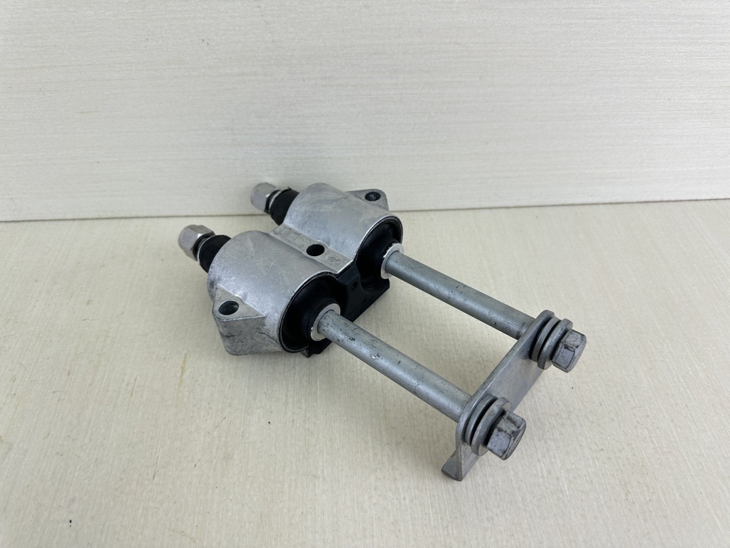 2003 Yamaha 80HP 4 Stroke Outboard Upper Motor Mount Damper 67F-44514-01-00