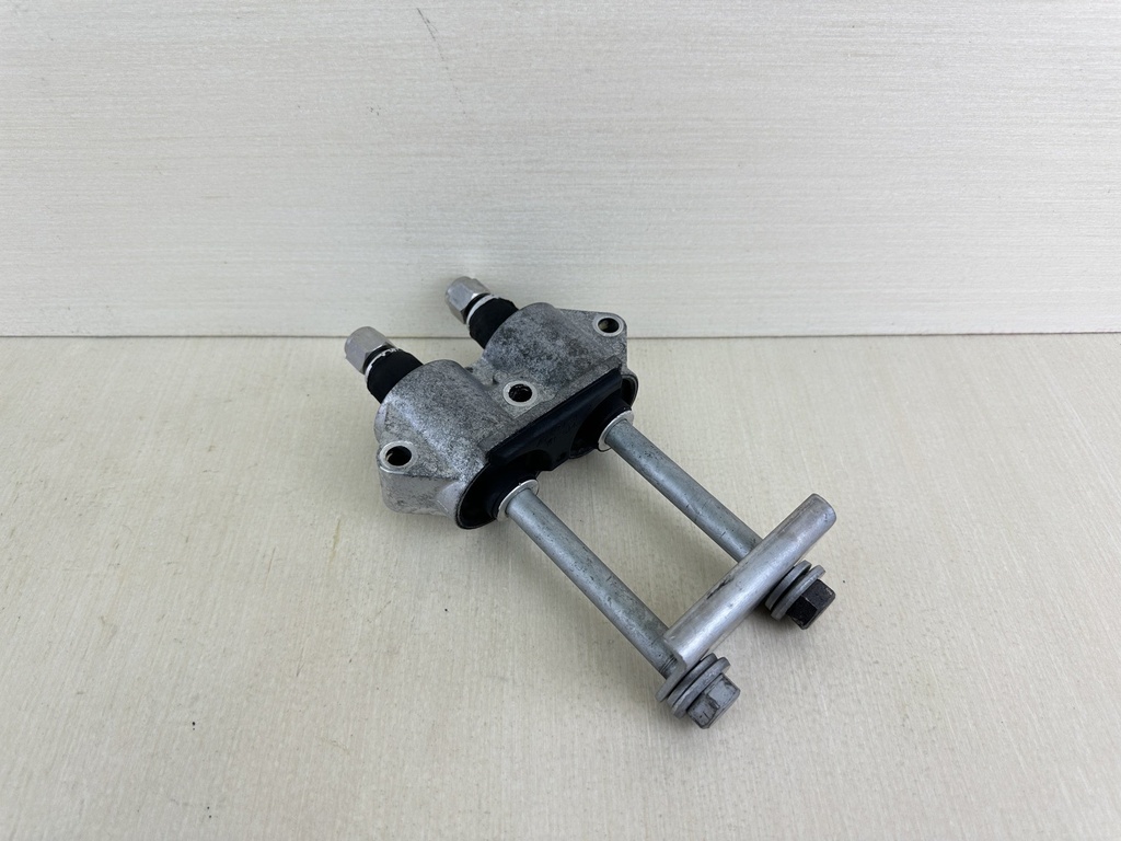 2003 Yamaha 80HP 4 Stroke Outboard Upper Motor Mount Damper 67F-44514-01-00