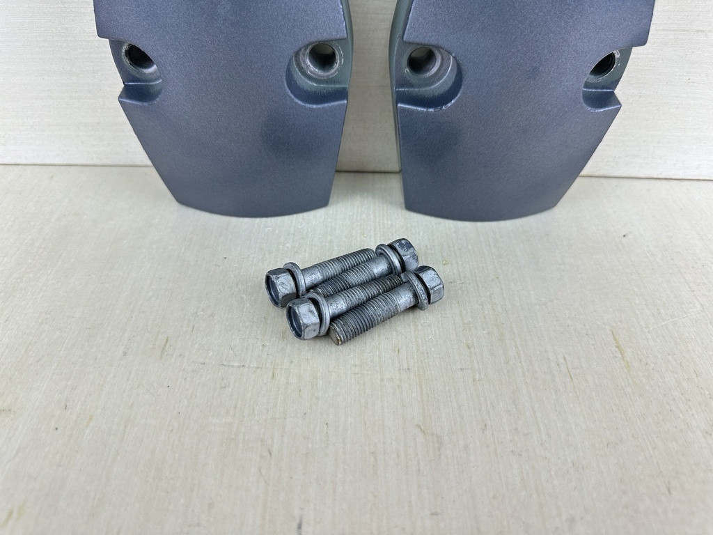 2003 Yamaha 80HP 4 Stroke Outboard Lower Motor Mount Cover Set 67F-44553-00-8D