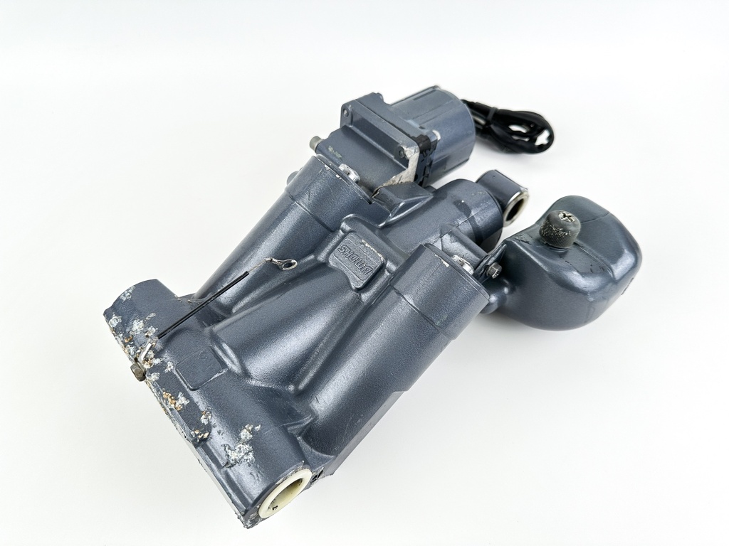 2004 Yamaha 150 HP 2 Stroke Outboard Power Trim Tilt Unit 64E-43800-02-4D OEM