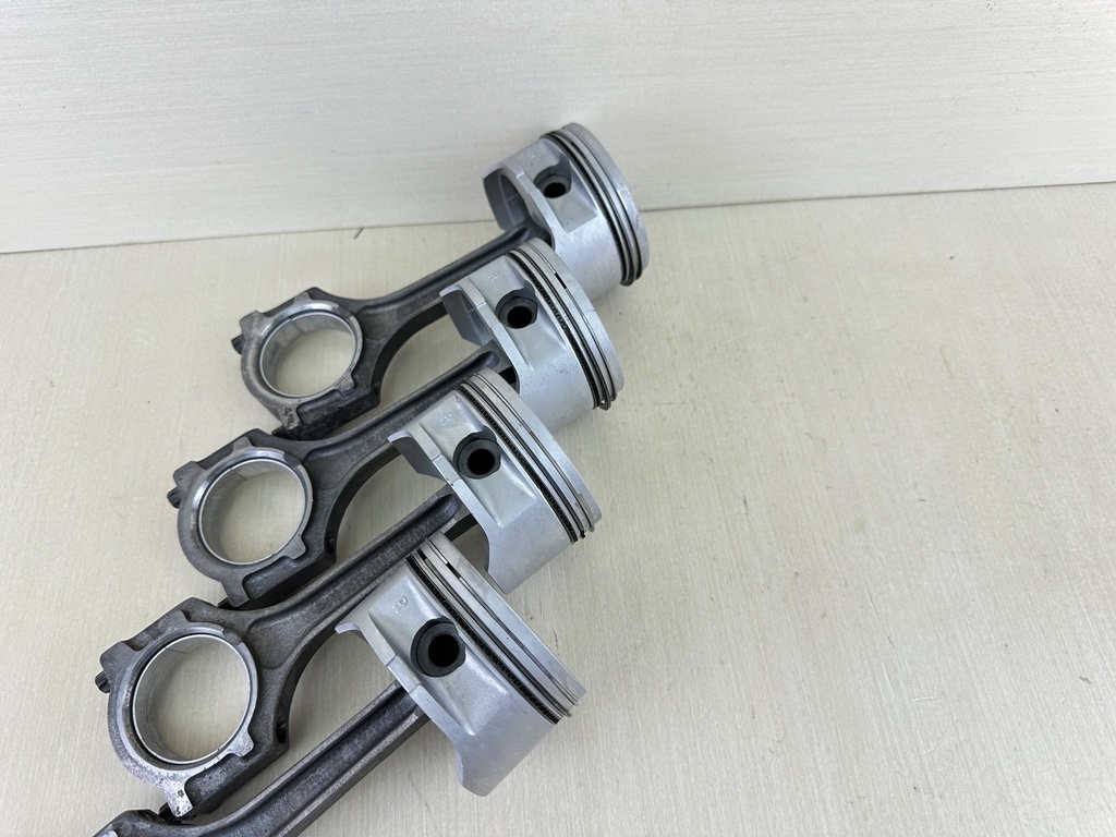 2003 Yamaha 80HP 4 Stroke Outboard Piston & Connecting Rod Set 6D8-W1164-00-00