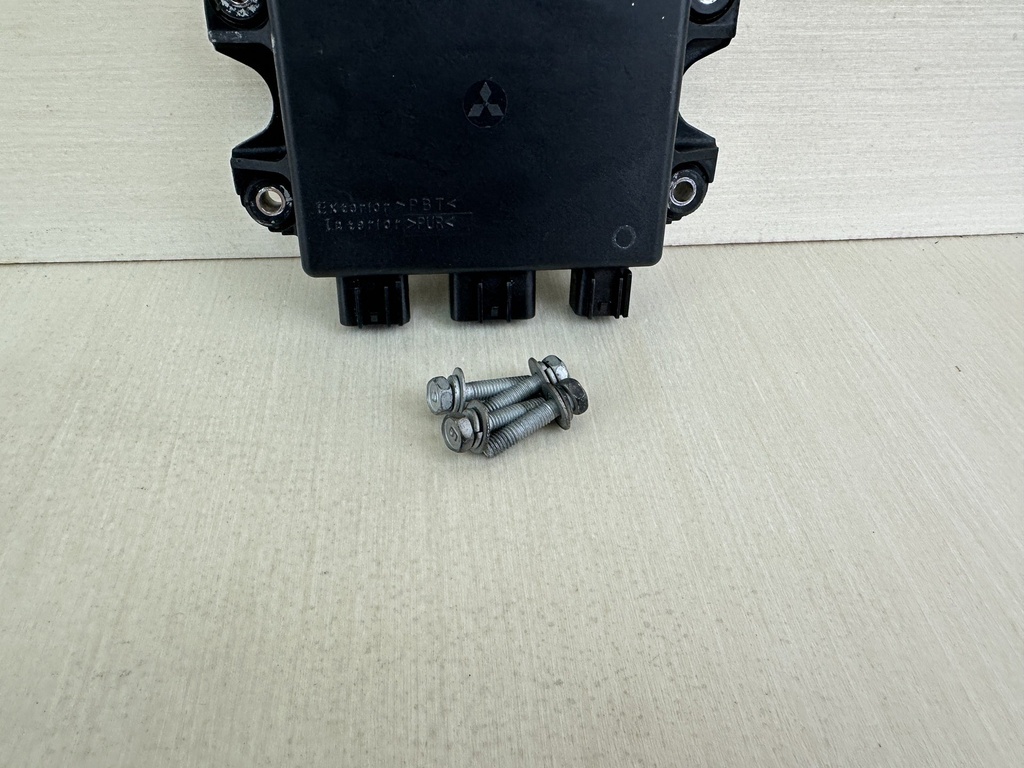 2003 Yamaha 80HP 4 Stroke Outboard ECU CDI Unit Assembly 67F-85540-03-00