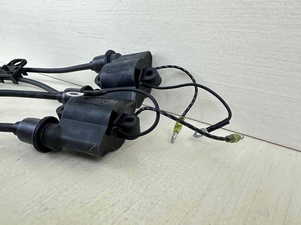 2003 Yamaha 80HP 4 Stroke Outboard Ignition Coil Set Assembly 67F-85570-00-00